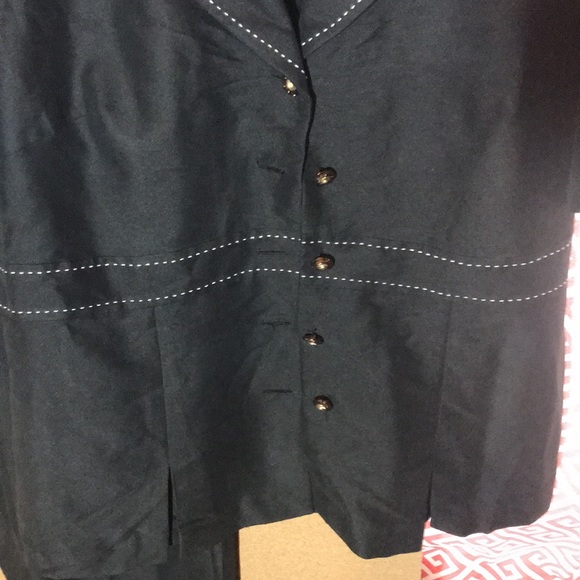 Courtenay Woman women’s black 2 piece pant suit (size 20). - Picture 4 of 7